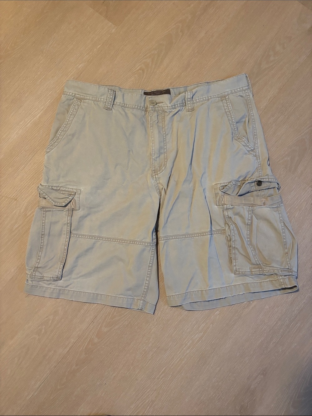 Old Navy Vintage Casual Beige Cargo Shorts w/ Side Utility Pockets size 38